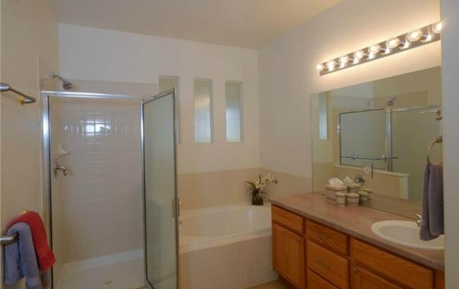 Building Photo - 2436 Syracuse St