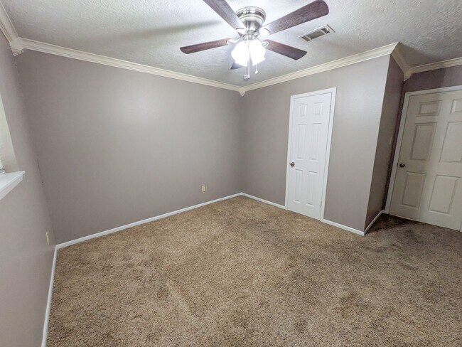 Building Photo - 790 Norwood Dr