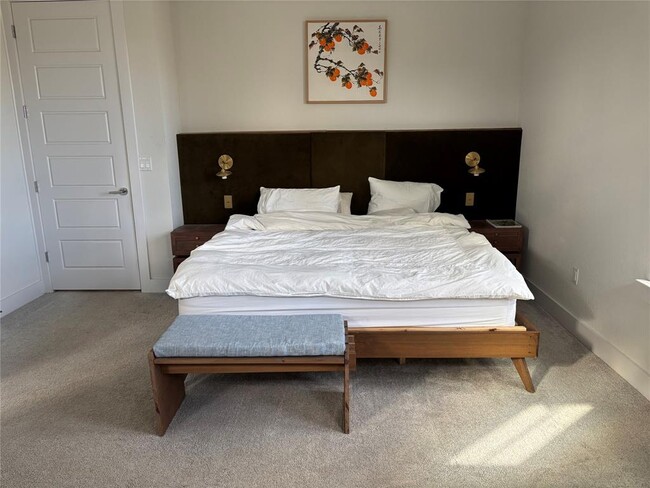 Building Photo - 9204 Apogee Blvd