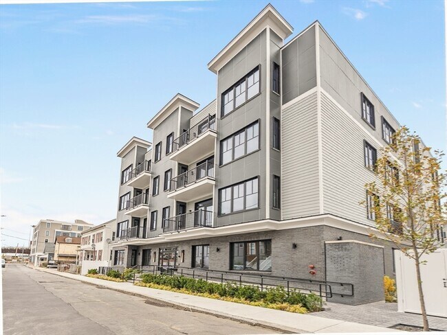 Building Photo - 24-28 Mt Pleasant St