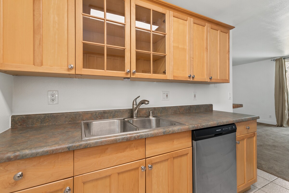 Building Photo - 2850 Reynard Way 21
