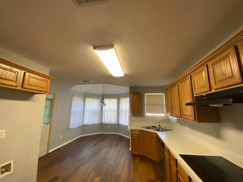 Building Photo - 1704 Cancun Dr