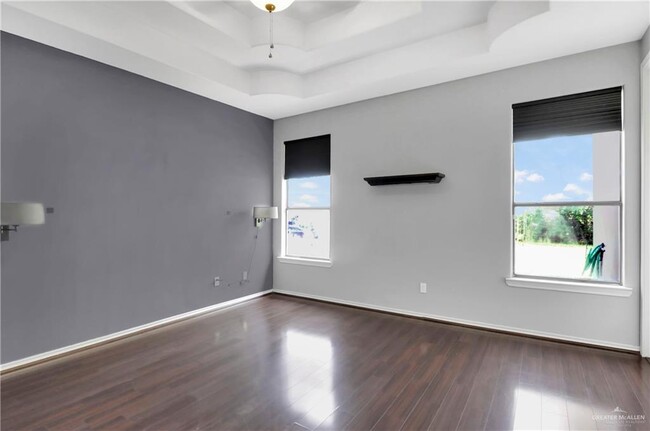 Building Photo - 516 Hackberry Ave