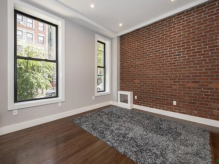 Building Photo - 417 Manhattan Ave