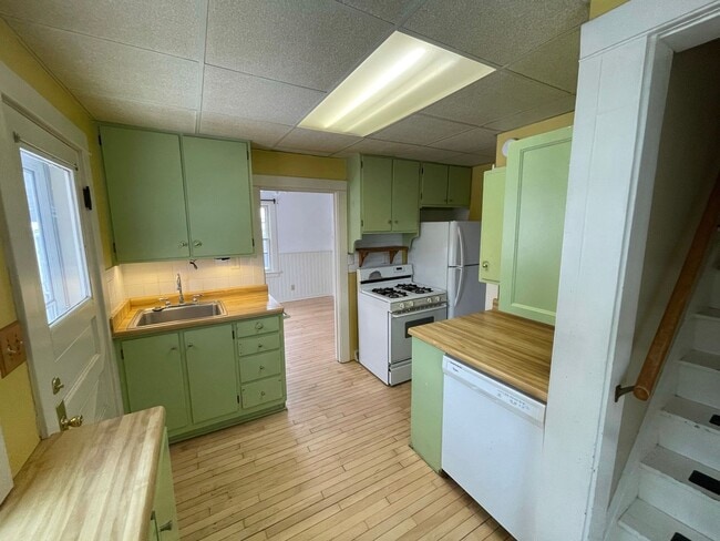 Building Photo - Unique Rental Home