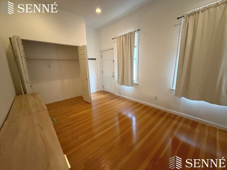 Building Photo - 340 Franklin St