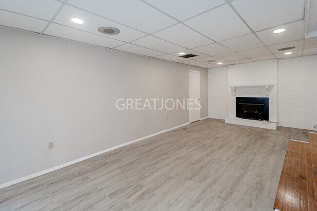 Building Photo - 604 Harrison St