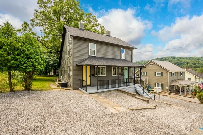 Building Photo - MOVE IN READY! FULLY RENOVATED 2-BEDROOM I...