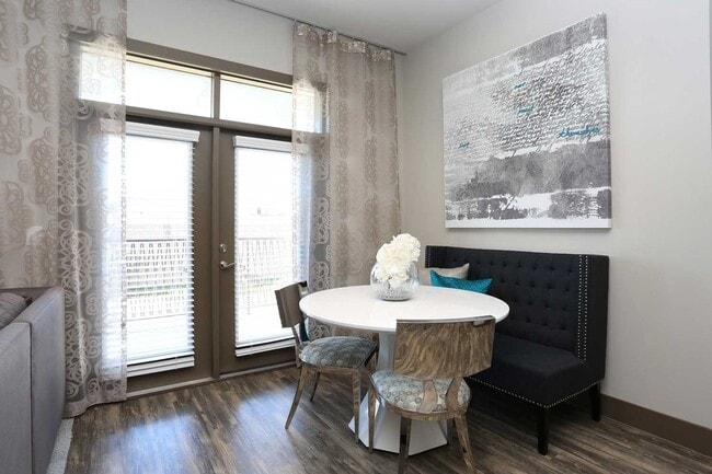 Building Photo - Live Stylish + Save $1,000