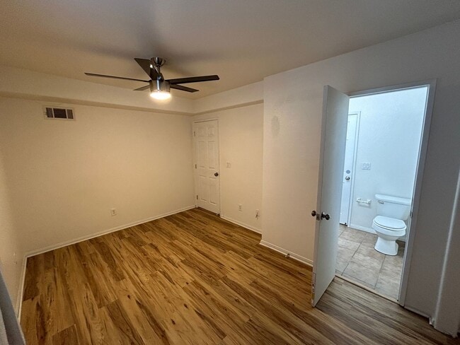 Building Photo - MASSIVE 6 bed 3 bath house in Prime Locati...