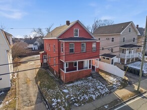 Building Photo - 848 Bank St