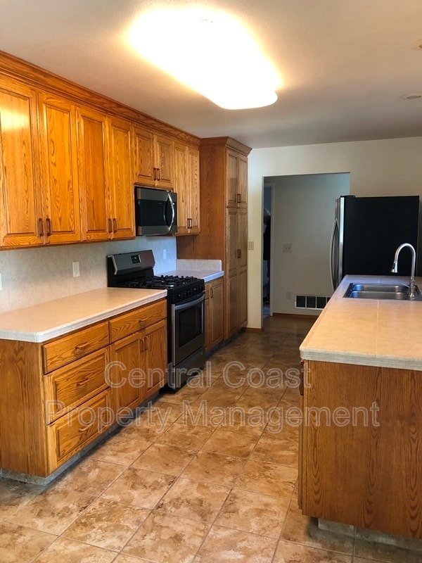 Building Photo - 17959 Berta Canyon Rd