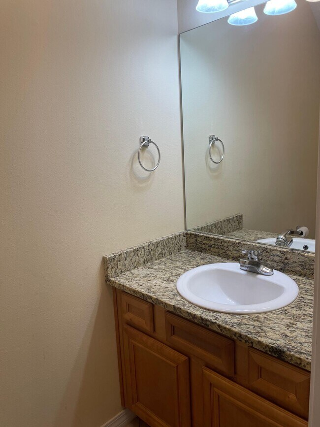 Building Photo - 862 Fairview Dr