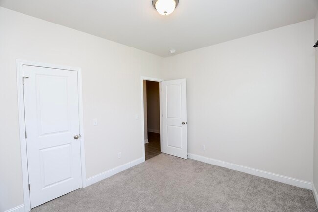 Building Photo - 870 Curlew Cir