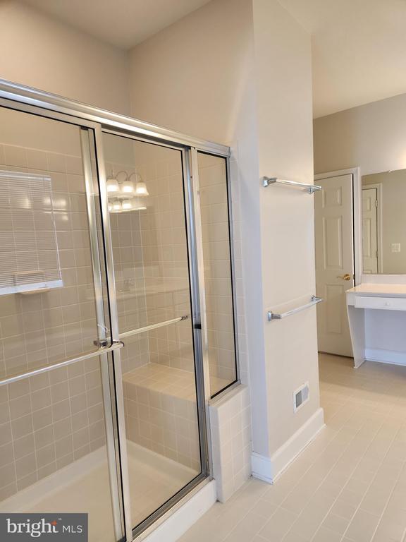 Building Photo - 20667 Golden Ridge Dr