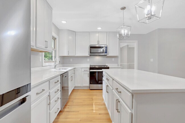 Building Photo - 1101 E Pin Oak Dr