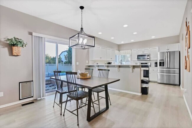 Building Photo - 2933 W Tubac Dr