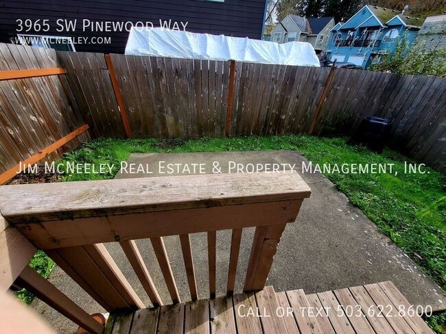 Building Photo - 3965 SW Pinewood Way