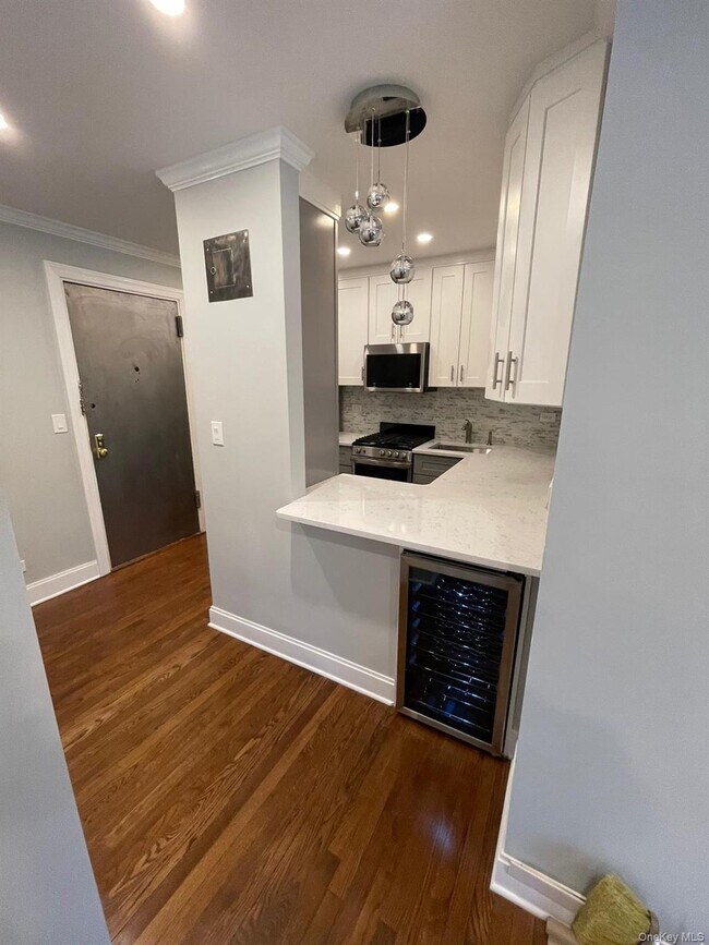 Building Photo - 5730 Mosholu Ave