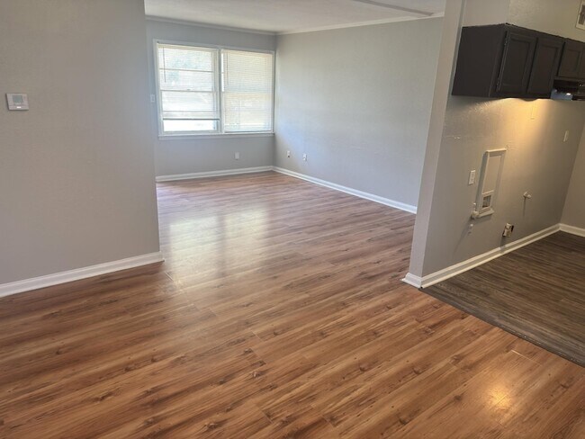 Building Photo - 4742 Violet Ave