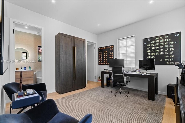 Building Photo - 2015 Country Club Prado