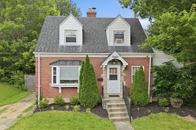 Building Photo - 4158 St Lawrence Ave