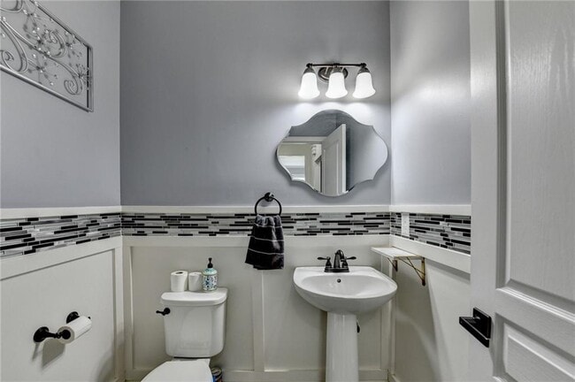 Building Photo - 1640 Primrose Park Rd