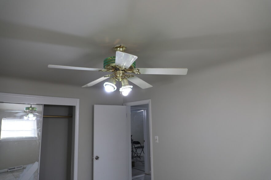 Building Photo - 25323 Orchard Lake Rd