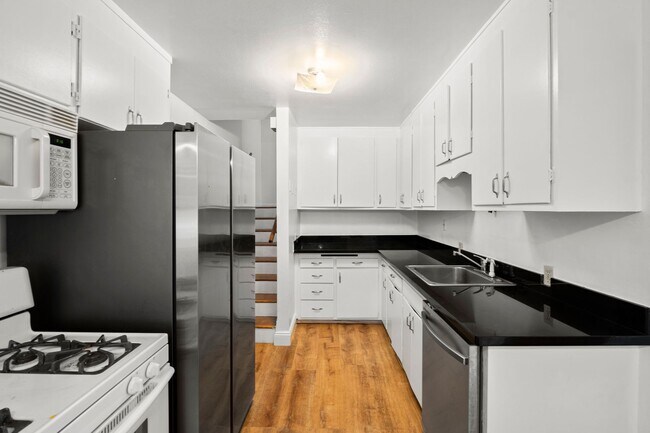Building Photo - 2924 Morcom Ave