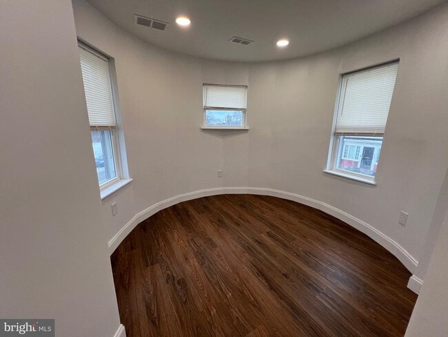 Building Photo - 2145 Elkins Ave