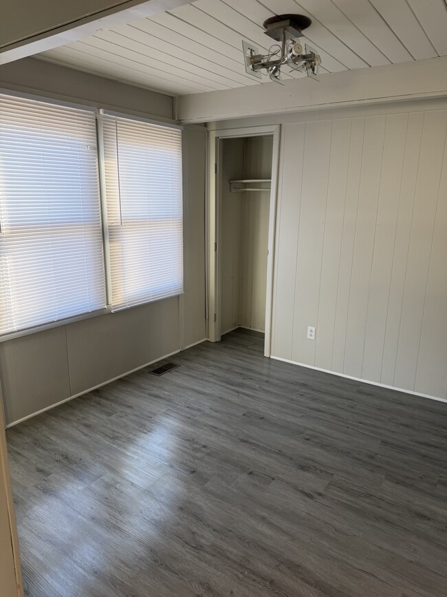 Building Photo - 10 Cedarvilla Dr