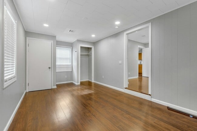 Building Photo - 215 New Milford Ave