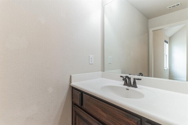 Building Photo - 208 Angus Dr