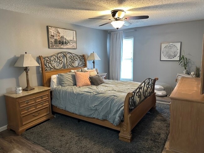 Building Photo - $1,950.00 2Bd/2Bt Condo in Chesterfield w/2 Garage Parking Spots