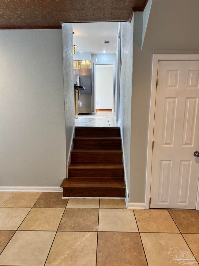 Building Photo - 117 S Sunset Blvd