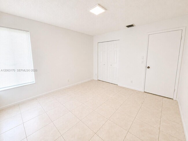Building Photo - 5820 N Park Rd