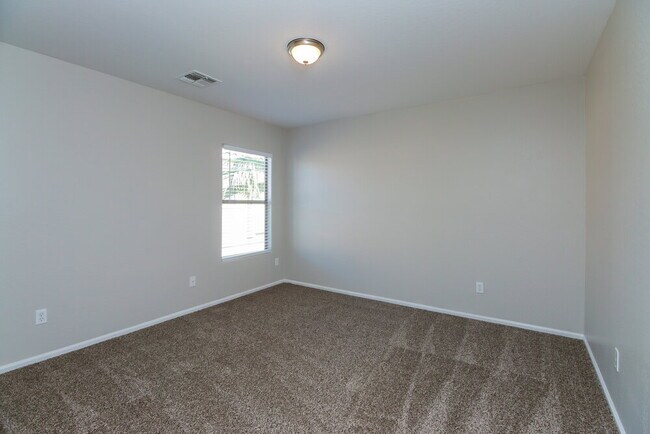 Building Photo - 10916 W Elm St