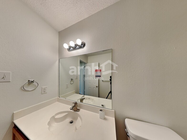 Building Photo - 3017 Dusty Ridge Dr