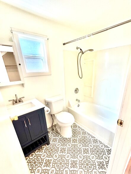 Building Photo - 1007 W Main St