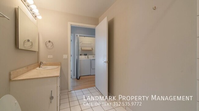 Building Photo - 8 E Randolph St