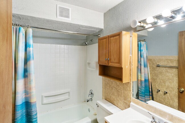 Building Photo - 17754 Rosewood Dr