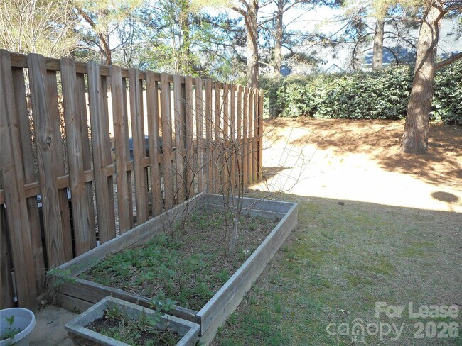 Building Photo - 9629 Elizabeth Townes Ln