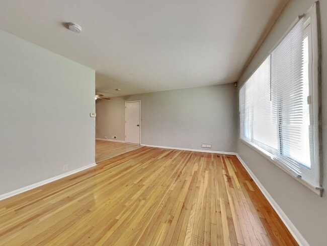 Building Photo - Charming 3-Bedroom Home with Sunroom, Fireplace & Garage in Kansas City, MO!