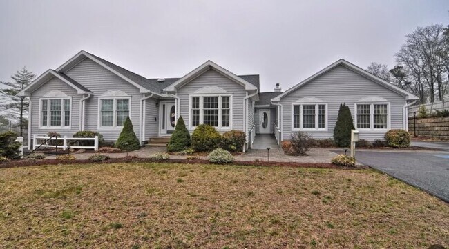 Primary Photo - 1 Bluff Rd