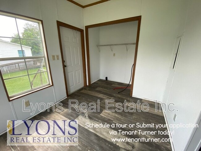 Building Photo - 607 Crestview Dr