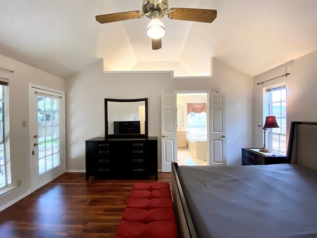 Building Photo - 13706 Morningbluff Dr