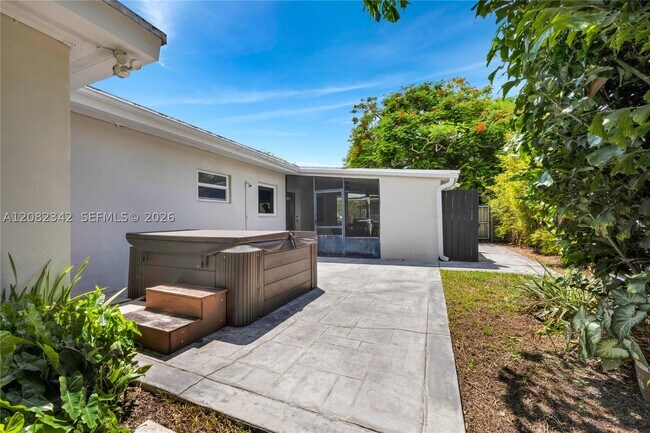 Building Photo - 6843 SW 53rd St