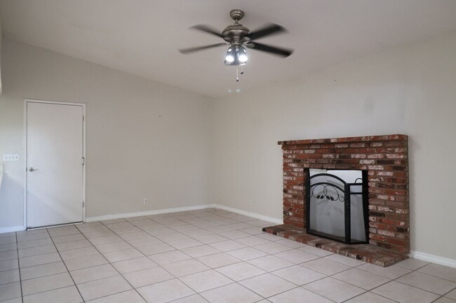 Building Photo - 528 S Sorrel St