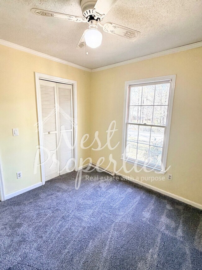 Building Photo - 325 Southampton Dr