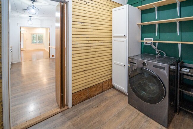 Building Photo - Available Now Near Downtown!